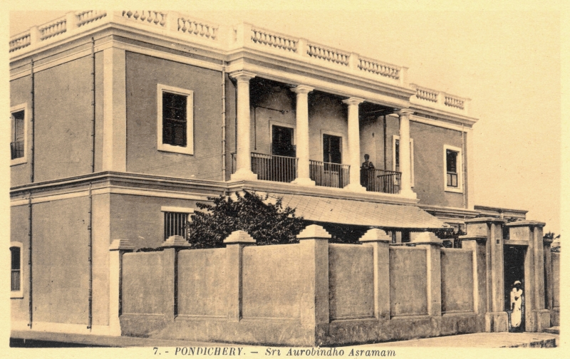 05-01 - Pondichery - ashram - batiment et entree - 1